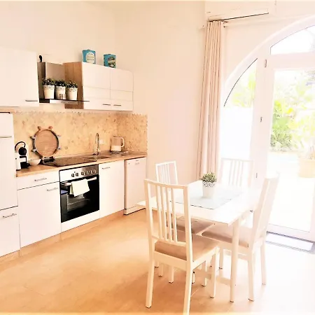 Apartment *villa Michaela* *